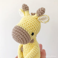 Load image into Gallery viewer, AMIGURUMI PATTERN/ tutorial (English) Amigurumi Giraffe "Little Suzy the Giraffe" pdf - US terminology