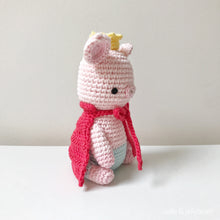 Load image into Gallery viewer, AMIGURUMI PATTERN/ tutorial (English) Amigurumi Pig - &quot;The Pig Prince&quot; pdf - US terminology