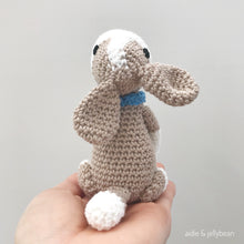 Load image into Gallery viewer, AMIGURUMI PATTERN/ tutorial (English) Amigurumi Beagle Dog - &quot;Bailey the Beagle Puppy&quot; pdf - US terminology