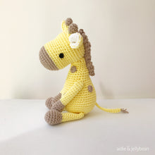 Load image into Gallery viewer, AMIGURUMI PATTERN/ tutorial (English) Amigurumi Giraffe &quot;Suzy the Sweet Giraffe&quot; pdf - US terminology