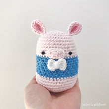 Load image into Gallery viewer, AMIGURUMI PATTERN/ tutorial (English) Amigurumi Pig &quot;Egg Shaped Animals - The Happy Piggy Couple&quot; pdf - US terminology