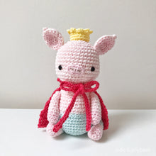 Load image into Gallery viewer, AMIGURUMI PATTERN/ tutorial (English) Amigurumi Pig - &quot;The Pig Prince&quot; pdf - US terminology