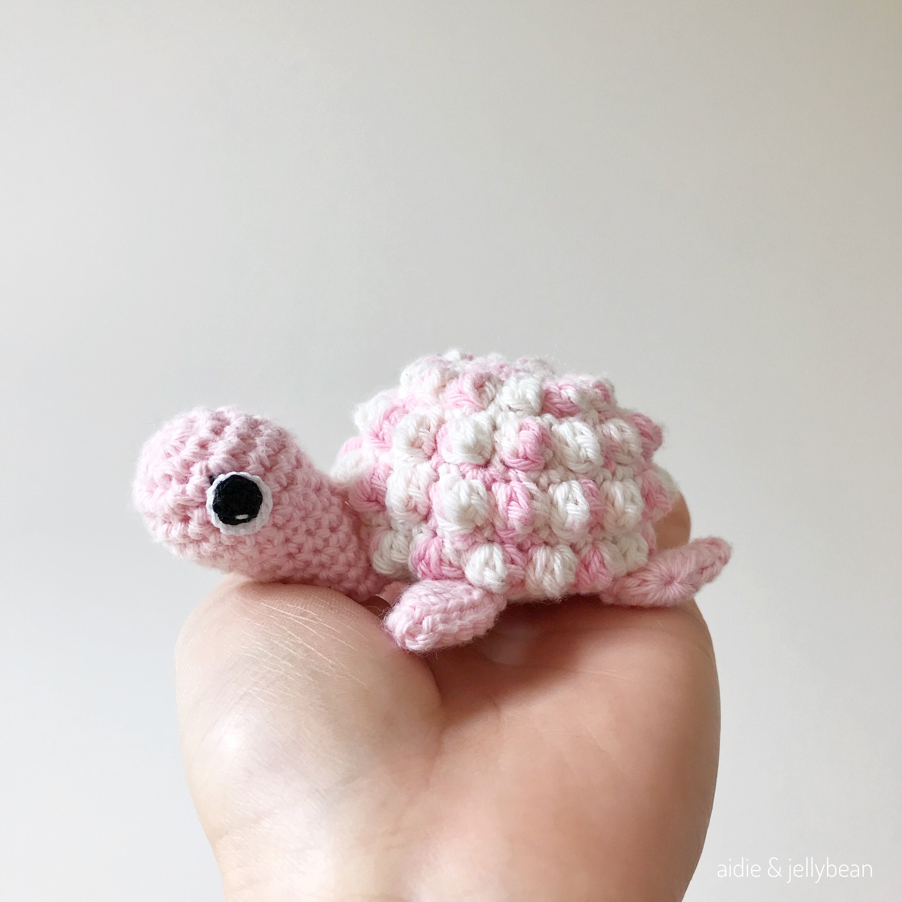 AMIGURUMI PATTERN/ tutorial (English) Amigurumi Turtle "Holly the Little Turtle" pdf - US terminology
